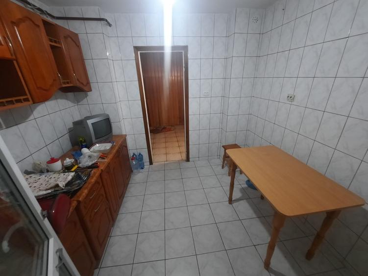 Apartament cu 2 camere decomandat, zona Nicolina-Belvedere - 4