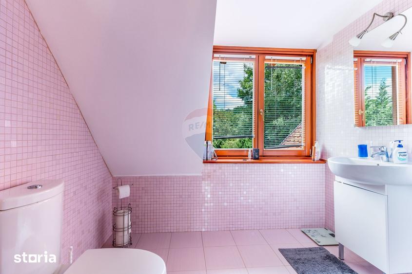 Casă cu 6 camere cu Teren 5955 Mp în Mănăștur
