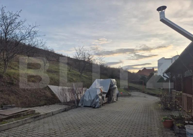 Casa de vanzare in Corunca, ideala pentru 2 familii sau pens - 2