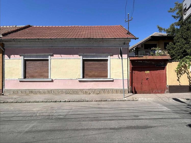 Casă cu 4 camere în Central