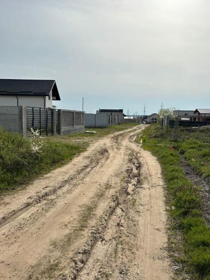 Casa la rosu Plaiul Vulcanesti zona Lapus Craiova cu placa - 2