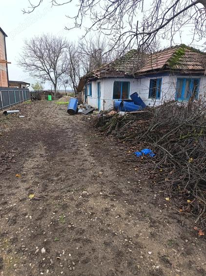 Teren 8000 MP cu casa Demolabila - 1