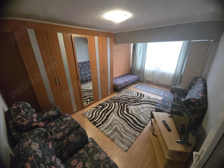 Inchiriez apartament 3 camere Faleza Nord termen scurt sau lung - 1