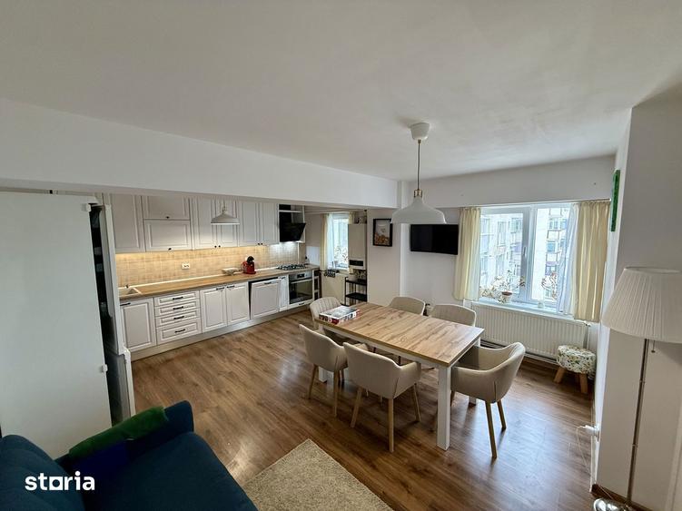 Apartament cu 3 camere decomandat în Micro 12