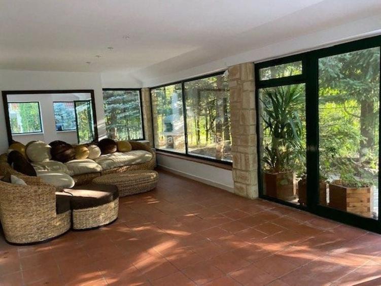Vila spatioasa de inchiriat | gradina generoasa si piscina |Pipera