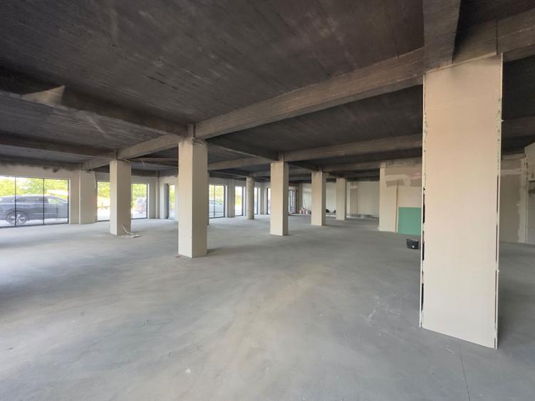 De inchiriat doua spatii comerciale in Suceava str Traian Vuia 224mp si 327mp - 3