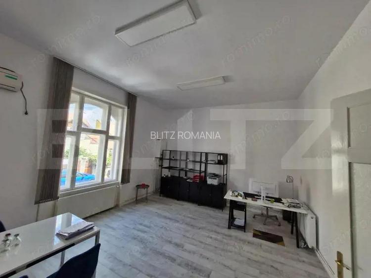 Spa?iu de birou de inchiriat 50 mp 2 camere si baie, zona Ultracentrala Spa?iu de birou de inchiriat 50 mp 2 camere si baie, zona Ultracentrala