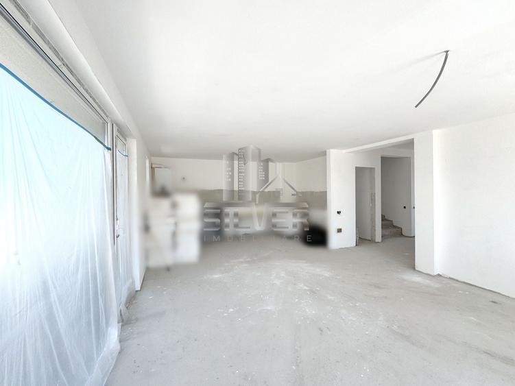 Duplex cu 5 camere cu Canalizare în Chinteni