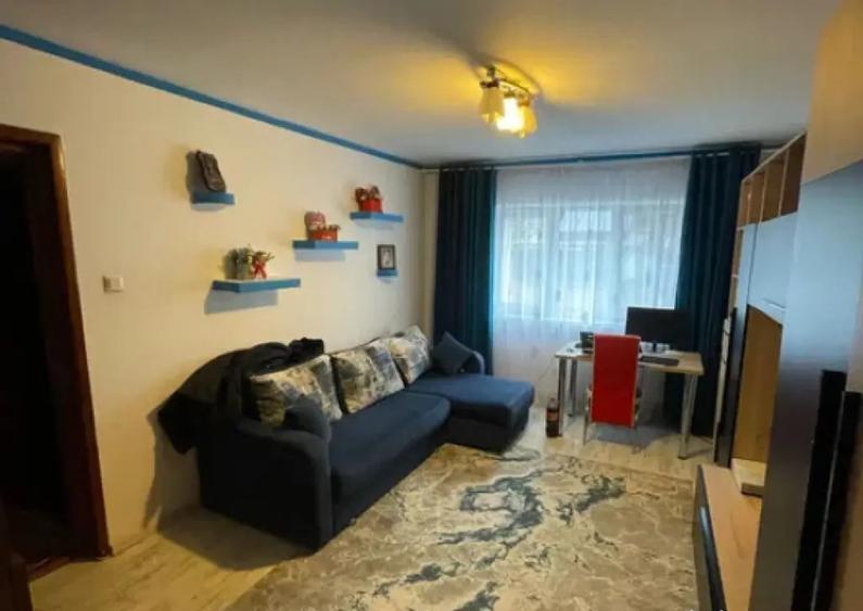 Apartament cu 3 Camere Decomandate-Parter Zona Burdujeni-Cuza Voda 2 - 1
