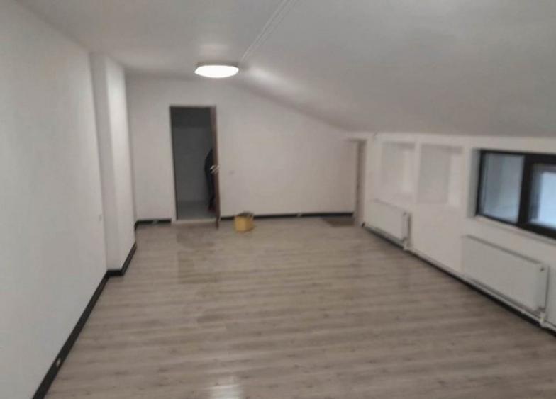 Mall Vitan,Vila 8 camere, renovata. - 2