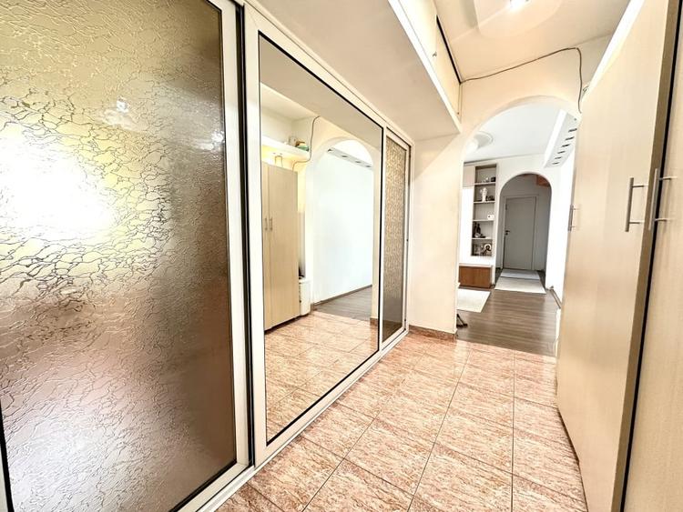 Apartament mare cu 4 camere, etaj 2 - zona Circumvalatiunii - 6