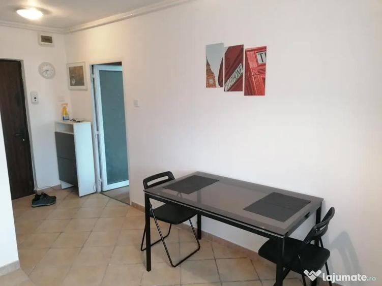 Garsoniera , Sebastian, Bloc mixt - 5