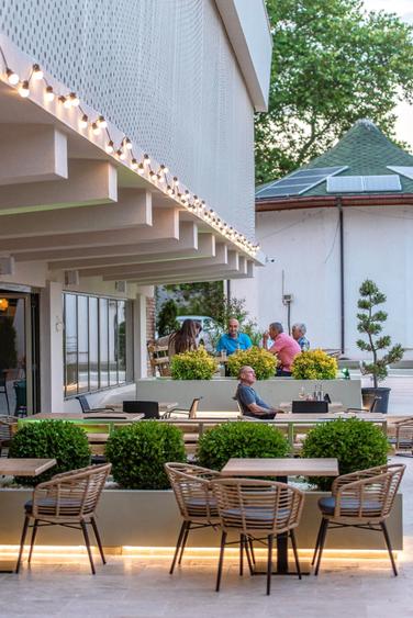 Restaurant cu terasa si bowling de vanzare Litoral - Jupiter, 100 metri de plaja - 14