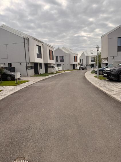 Casa 4 camere / 3 bai / FINALIZATA / 400 mp teren Complex Crown Village - 1