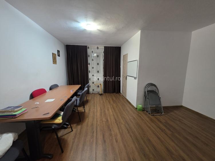 Jean Steriadi, 10 minute metrou 1 Decembrie 1918, stradal, scoala 82