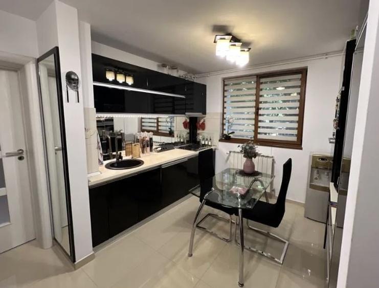 Apartament cu 3 camere semidecomandat în Timpuri Noi
