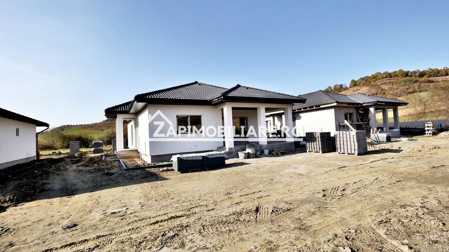 Casă la cheie pe 1 nivel 4cam. 2 bai,1 dresing 650 mp. teren - 6