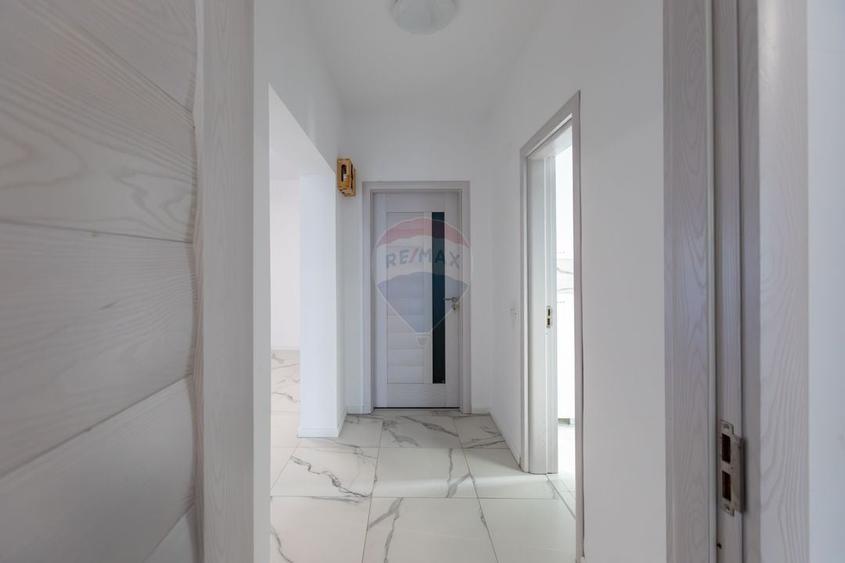 Casă de vânzare - 110 mp,  Serbanesti - 14