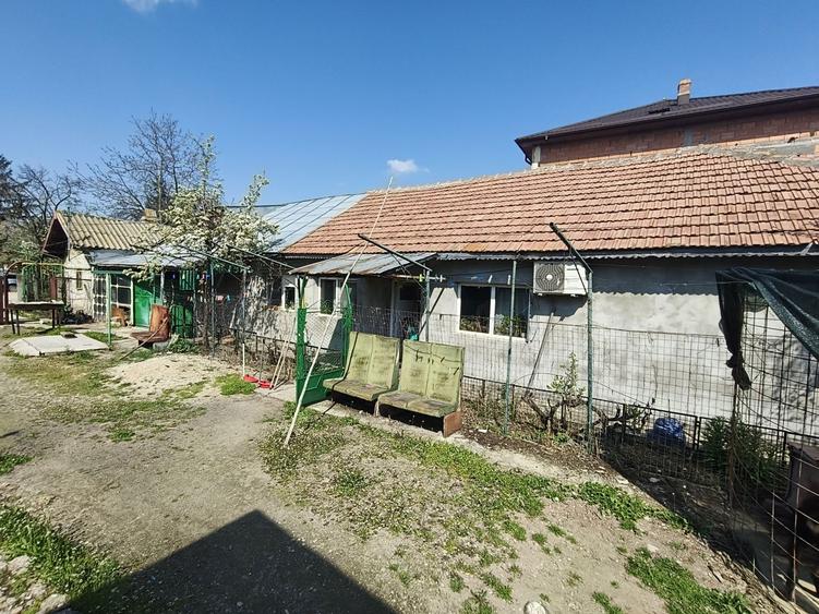 Casa de vanzare in Rosiori de Vede Teleorman (doua case/curte de 1500 - 5