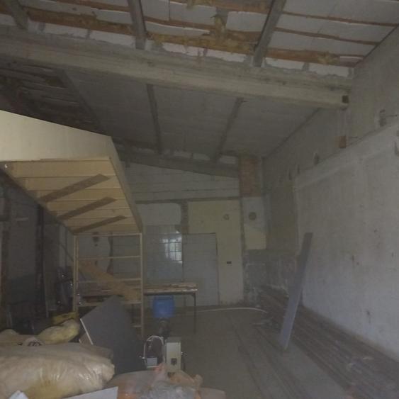 Vand casa cu 6 cam .+ depozite in  com.Acatari. - 2