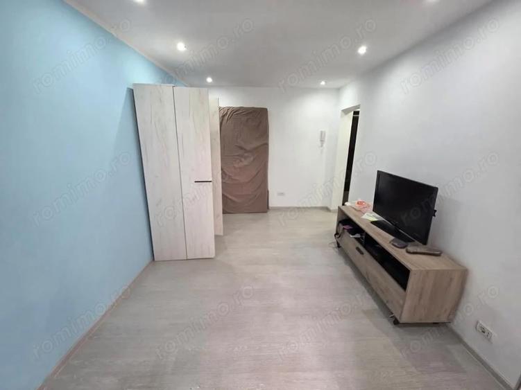 Garsoniera renovata Zona Buzia?ului Etaj 2 - 3