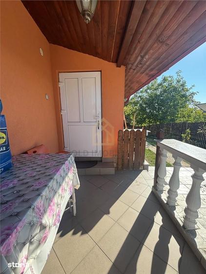 Casa de vanzare cu 13 Ar de teren Miron Costin - 3