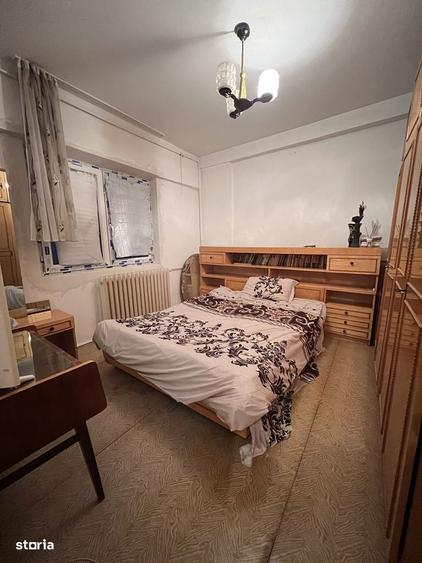 Apartament cu 3 camere decomandat în Tei