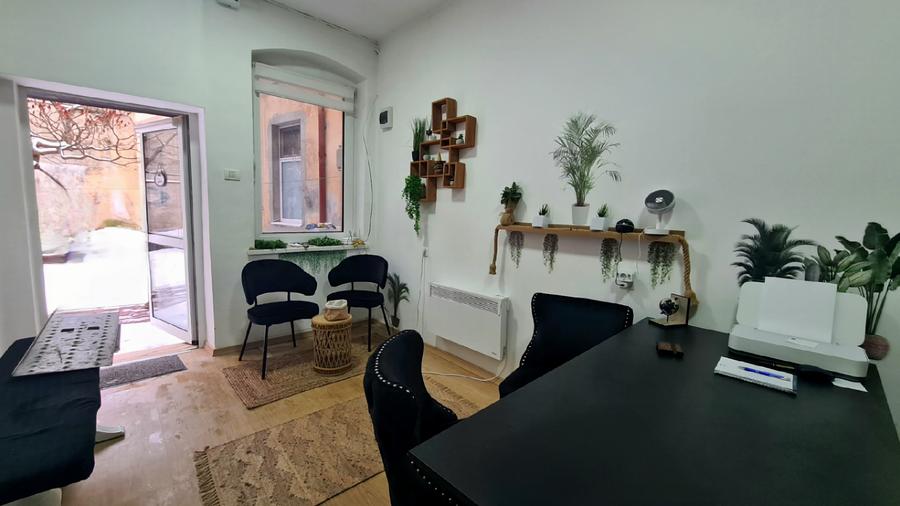 Spațiu elegant, la cheie, în centrul istoric al Brașovului – birou - agentie - 1