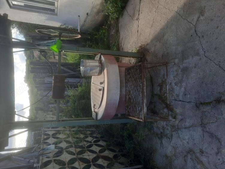 Vand casa in comuna Orlesti - 1