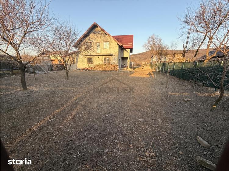 Casă cu 4 camere cu Teren 8400 Mp în Pătrăuți