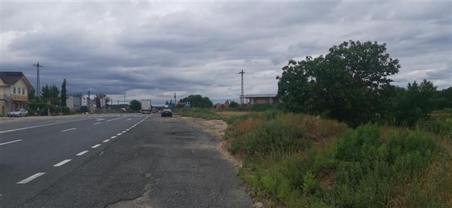 Teren extravilan 10400 mp, cu deschidere de 33 ml, zona Racaciuni - 4