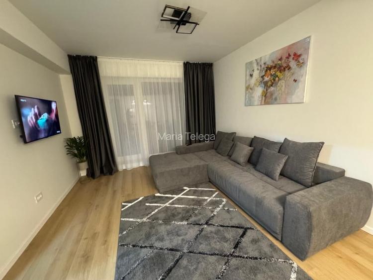 Apartament cu 2 camere decomandat în Tractorul