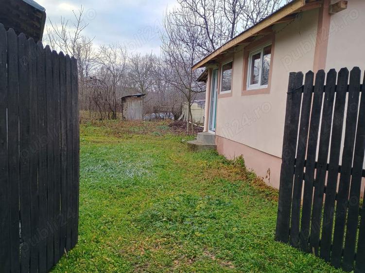 Vand casa in zona linistita cu conditii f bune,judetul Dambovita - 2
