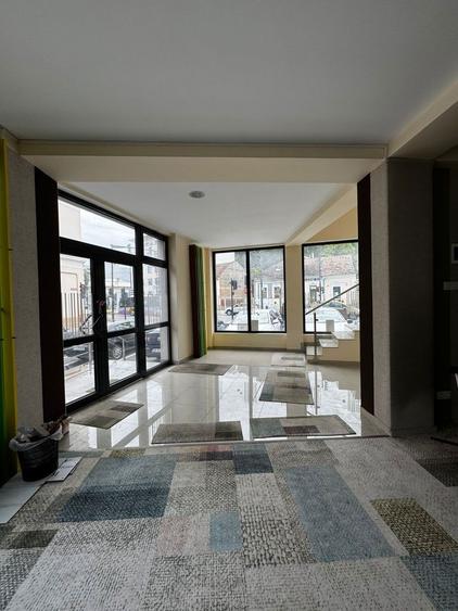 Spatiu comercial.birouri . motilor Nr 100 - 8