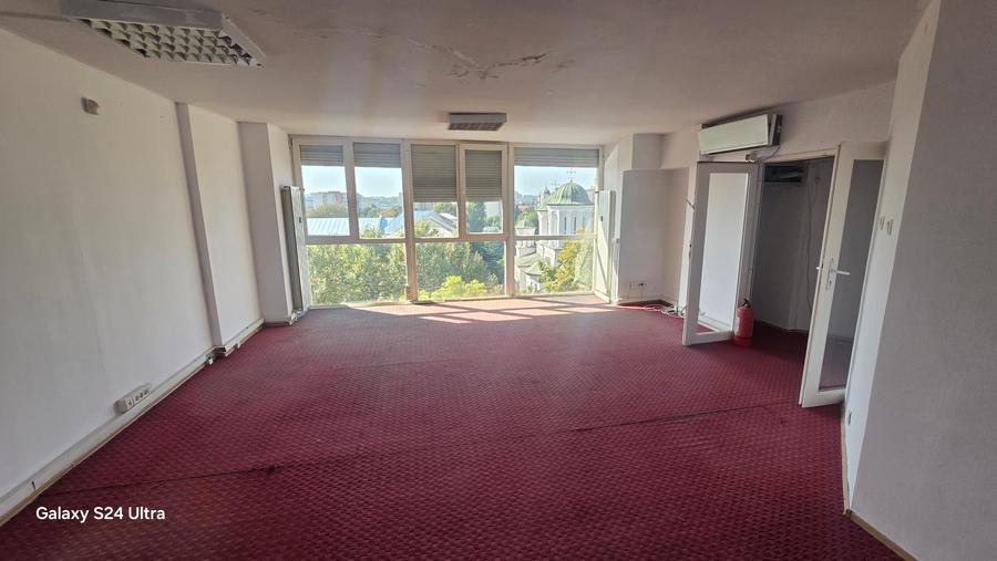 Apartament cu 5 camere în P-ța Unirii