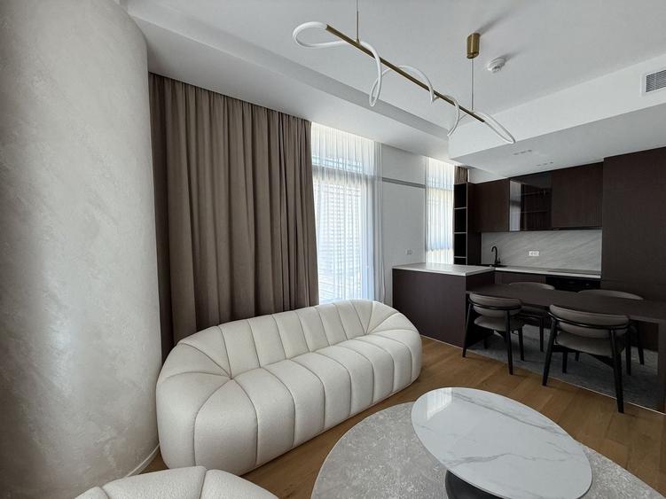 Apartament cu 3 camere semidecomandat, mobilat în Nord