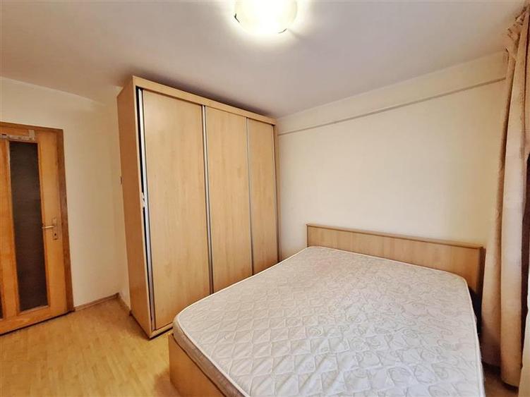 Apartament cu 3 camere decomandat, mobilat în 9 Mai