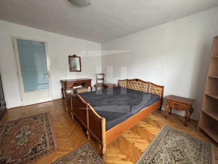 Apartament cu 4 camere semidecomandat, mobilat în Gruia
