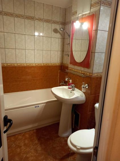 Apartament cu 2 camere decomandat în Craiovița Nouă