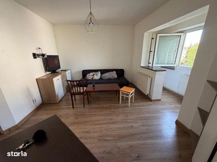 Garsonieră decomandată în Central