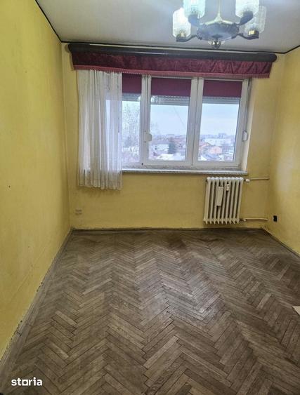 Apartament cu 3 camere decomandat în Calea București