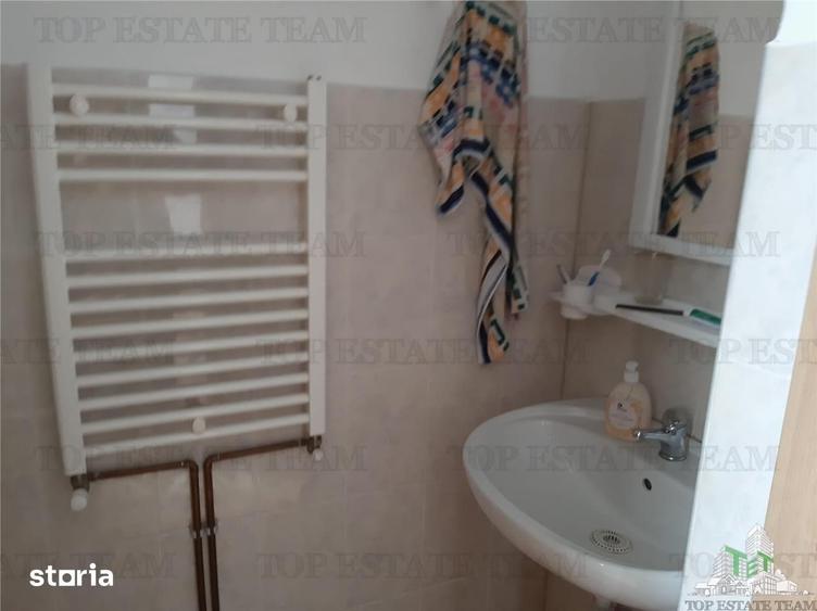 Casă cu 6 camere cu Teren 402 Mp în Tomșani