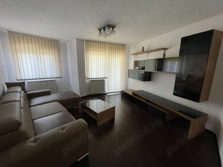 Apartament cu 3 camere decomandat în Petros