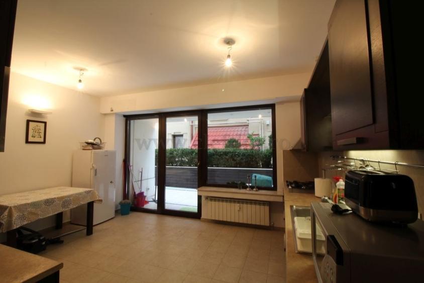 Apartament cu 4 camere semidecomandat în Dorobanți