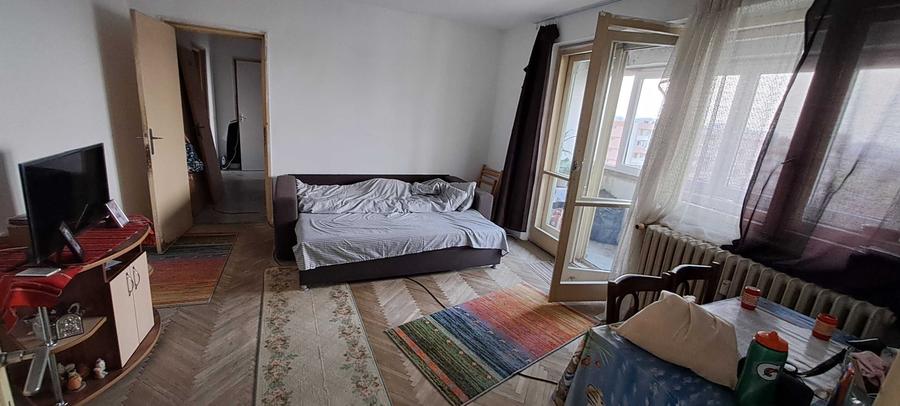 Apartament cu 3 camere semidecomandat în Baba Novac