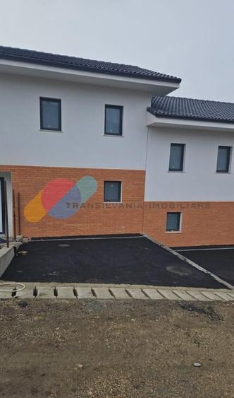 Casă individuală cu 4 camere cu Canalizare în Chinteni