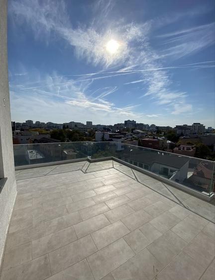 Apartament cu 3 camere semidecomandat în Matei Voievod