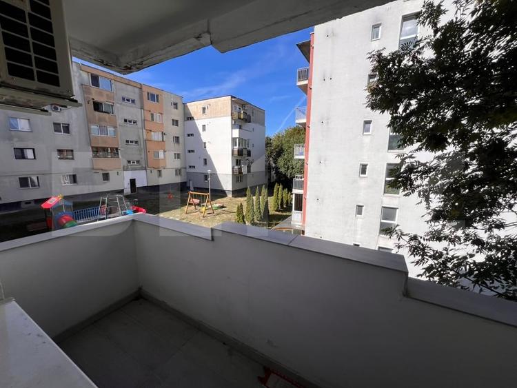 Apartament cu 4 camere semidecomandat, mobilat în Zorilor
