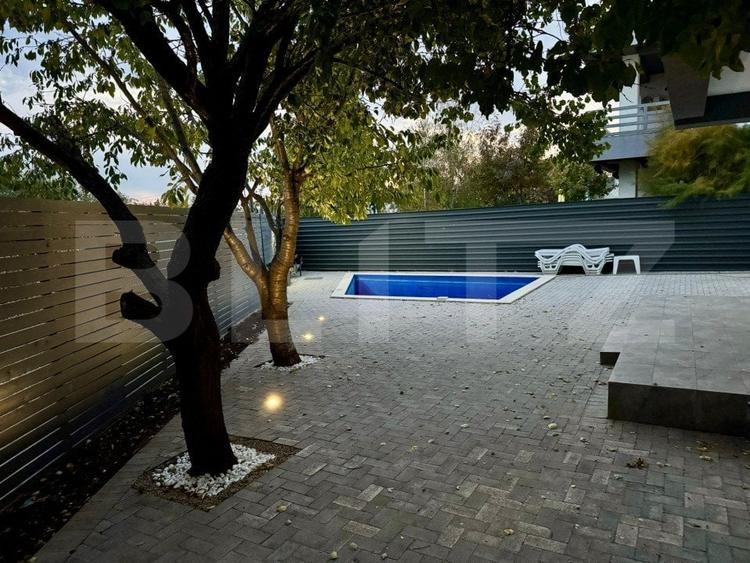 Apartament cu 3 camere decomandat, mobilat în Cârcea