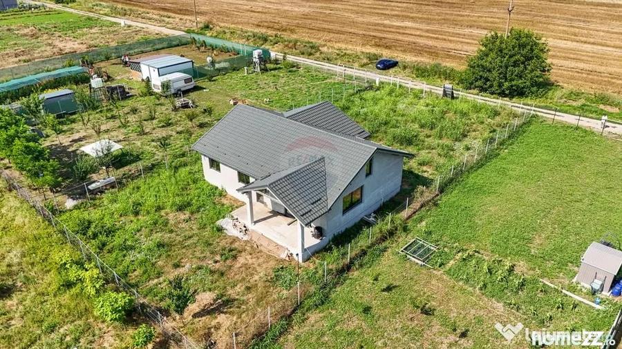 Casă cu 4 camere cu Teren 1007 Mp în Central